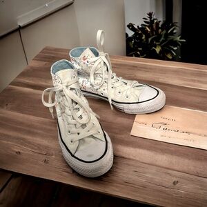 Converse Chuck Taylor Girl’s White Light Blue Floral Design. Size 5 Women’s.